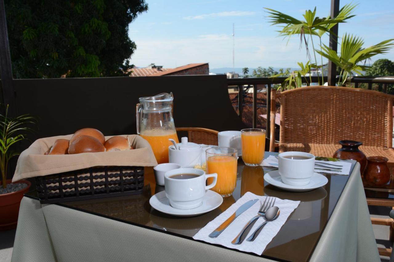 Hostal Casa Blanca Tarapoto Luaran gambar