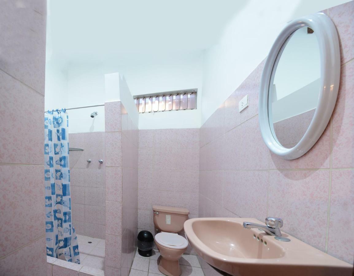Hostal Casa Blanca Tarapoto Luaran gambar